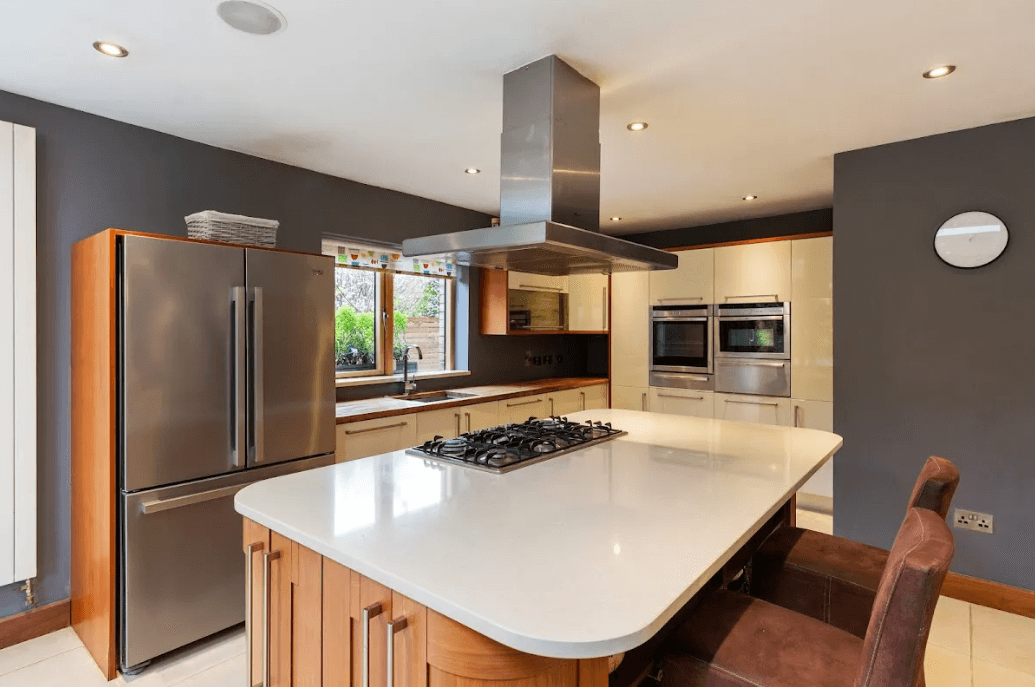 11 Glencairn Glade Leopardstown kitchen with island appliances