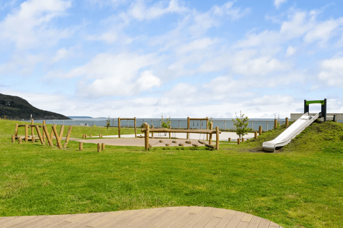 16 The Shore Greystones Wicklow - Childrens playground with seashore