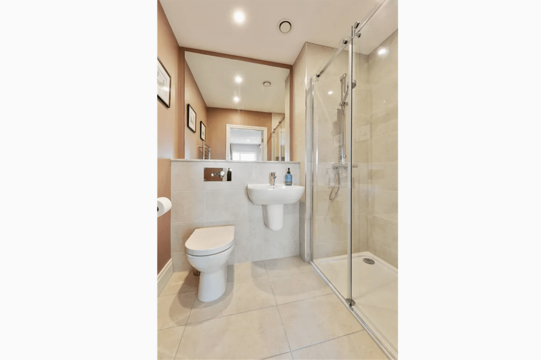 16 The Shore Greystones Wicklow - Ensuite Bathroom