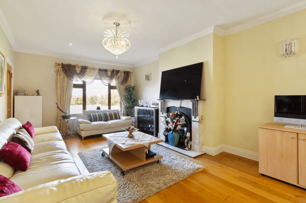 1 Leopardstown Rise Leopardstown Dublin 18 - living room with window