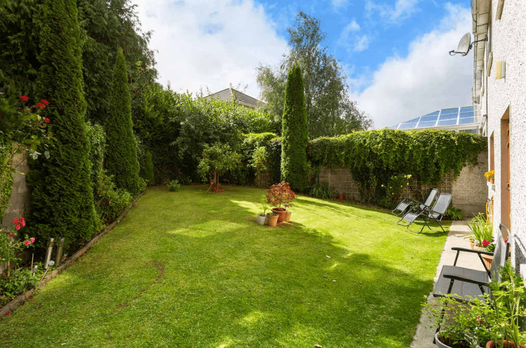 1 Leopardstown Rise Leopardstown Dublin 18 - rear garden sitting area