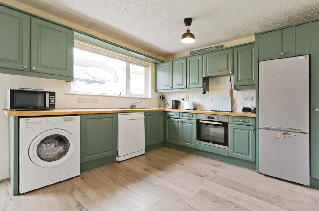 31 Herbert Park Bray Wicklow - kitchen cupboards